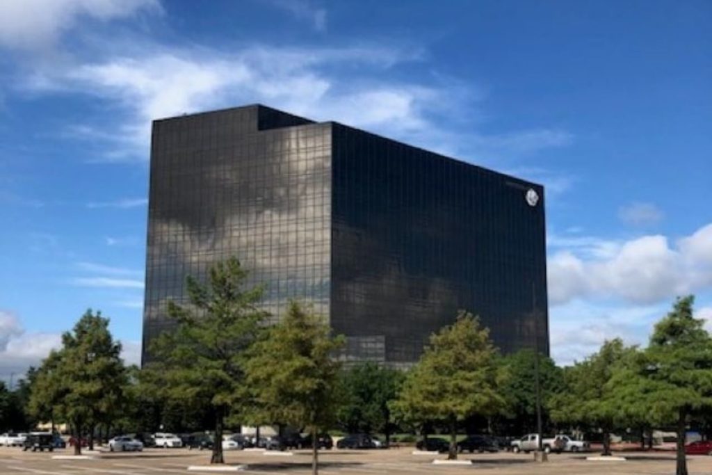 Exterior of Collins & Arnove Law Office Building in Plano, TX